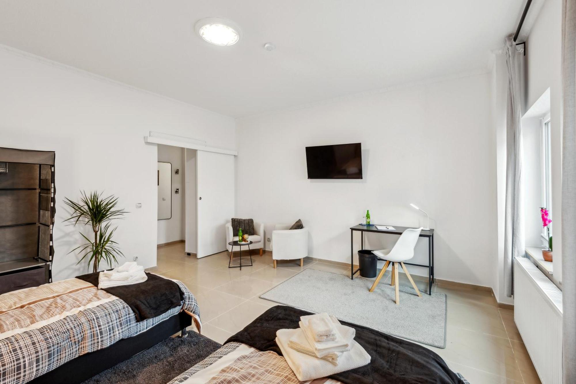 Zentrale Lage ... Ideal Fuer Geschaeftsleute, Monteure, Familien...3 Zimmer, Wlan, Smarttv Mettmann Exterior foto